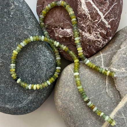 Нефрит. Камни для изделий на заказ. Цена зависит от вида заказанного изделия