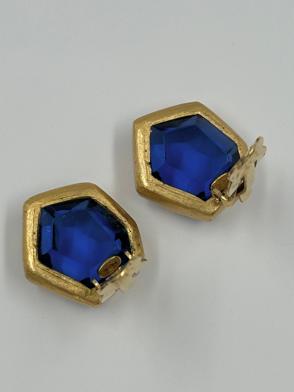 Клипсы с синими вставками Chanel