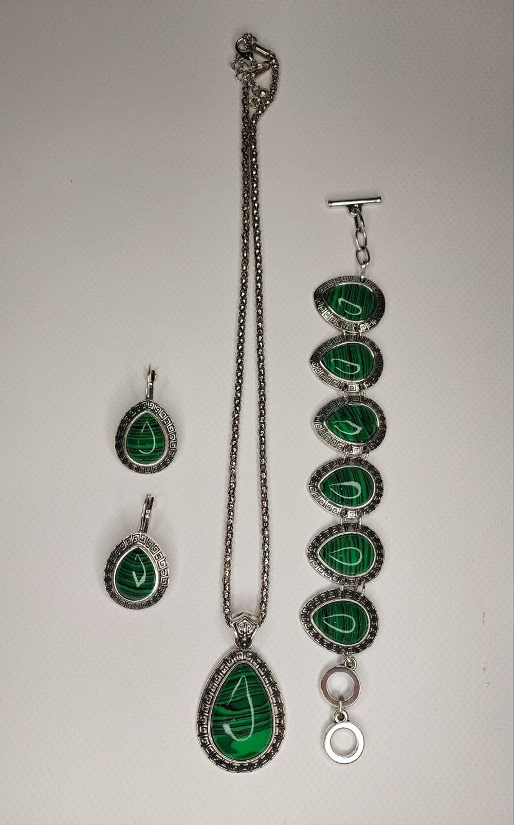 Комплект бижутерии. Подвеска, серьги, браслет с малахитовыми вставками "Малахит" Форма "Капля""