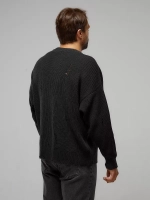 Черный рваный джемпер