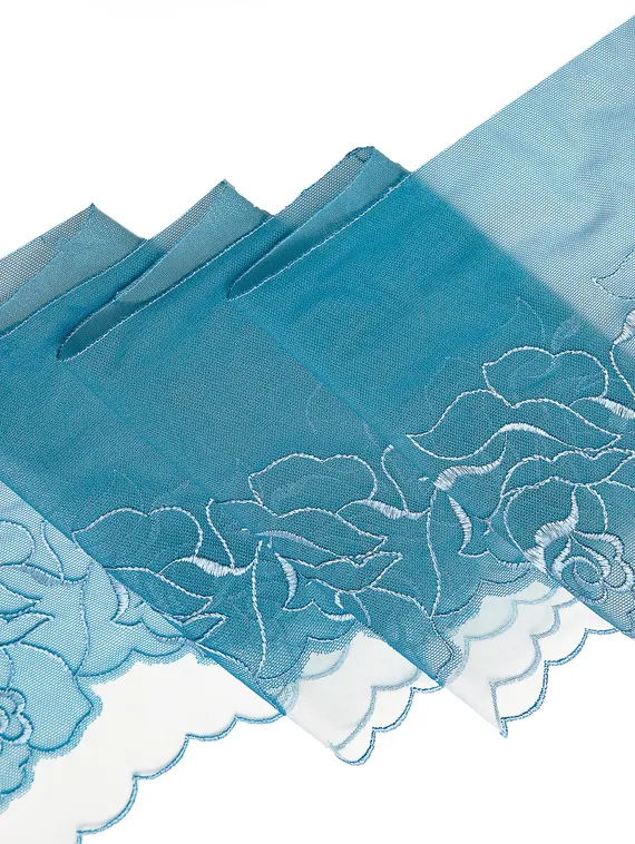 05-153 Вышивка на неэл. сетке двухслойная 20 см, Розы, голубой (левая)