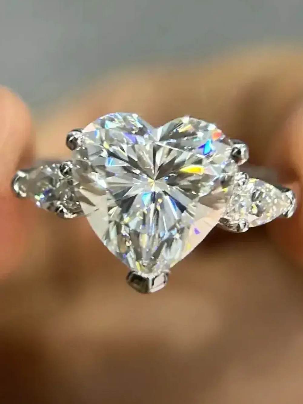 Муассанит "Сердце" 2 сt D/VVS1