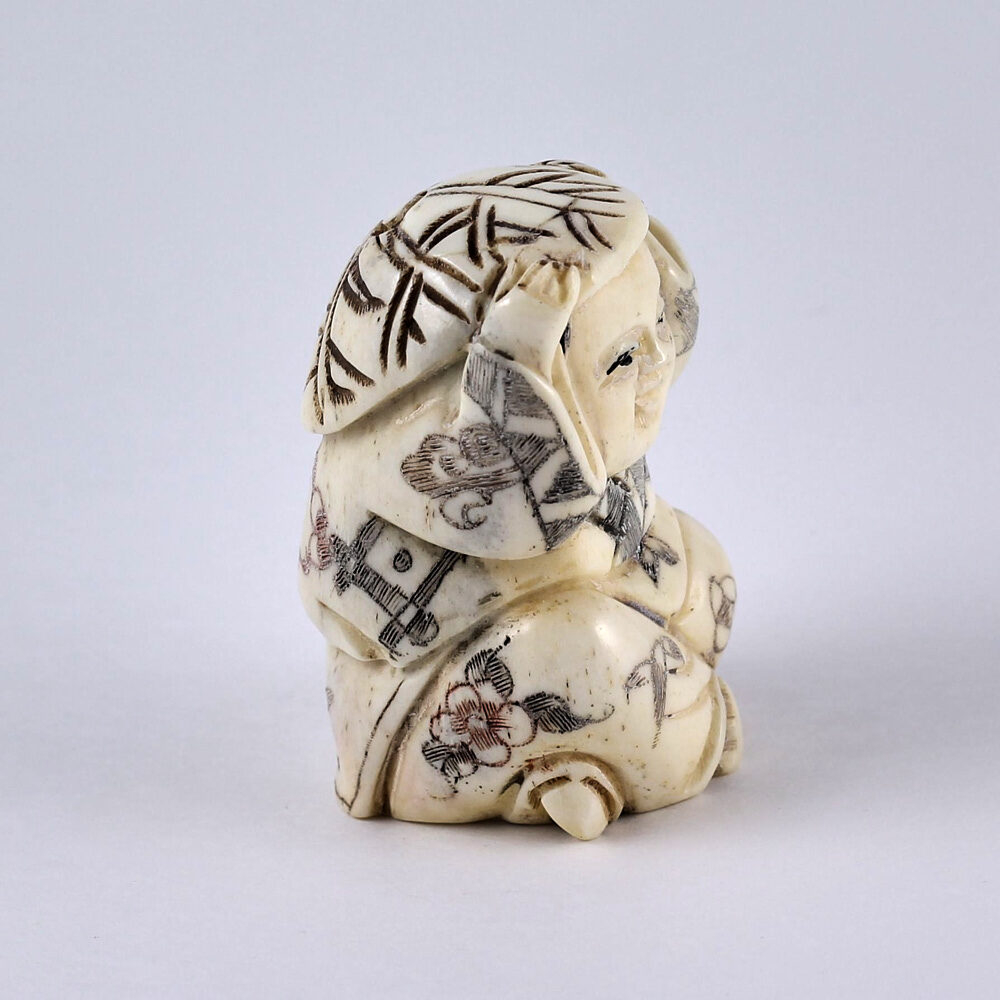 Нэцкэ Ребенок Карако играет в прятки