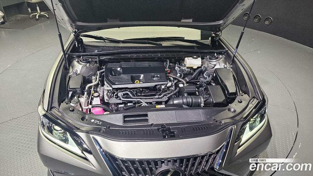Lexus ES300h 7 Generation Luxury Plus (04.2023)