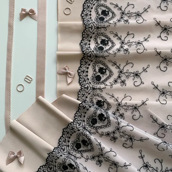 Вышивка на сетке черная 23 см