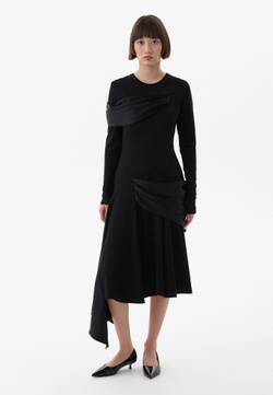 Платье вечернее с драпировкой и длинными рукавами