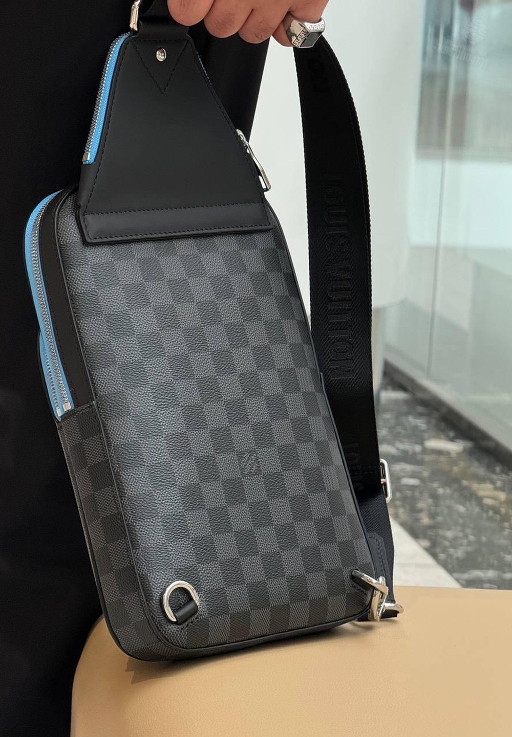 Нагрудная сумка-слинг Louis Vuitton Avenue