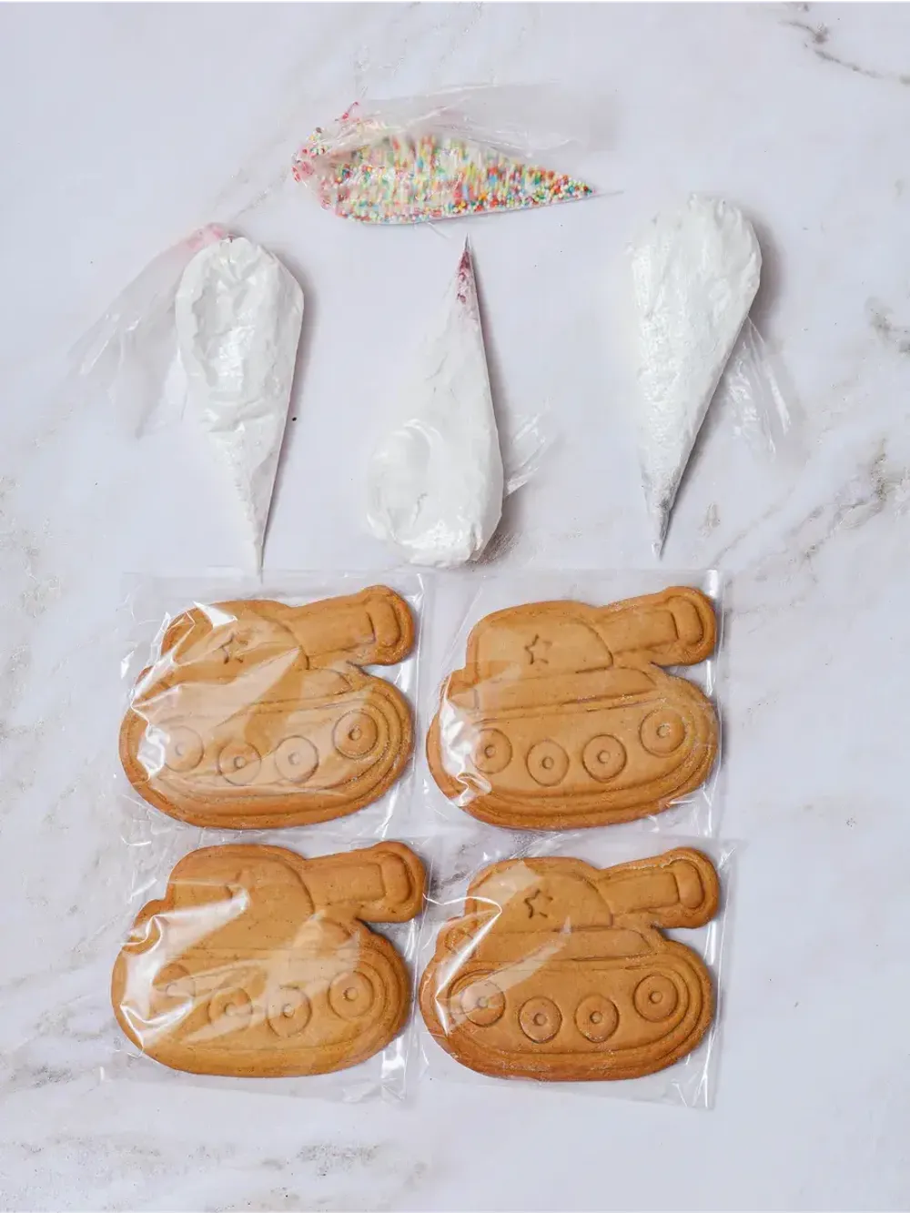 Набор для росписи "Танк" из имбирного теста Набор для росписи "Танк" из имбирного теста