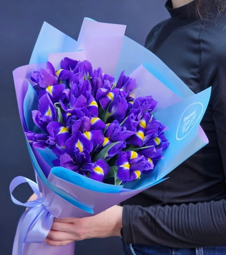 Букет 60 Монобукет с ирисами