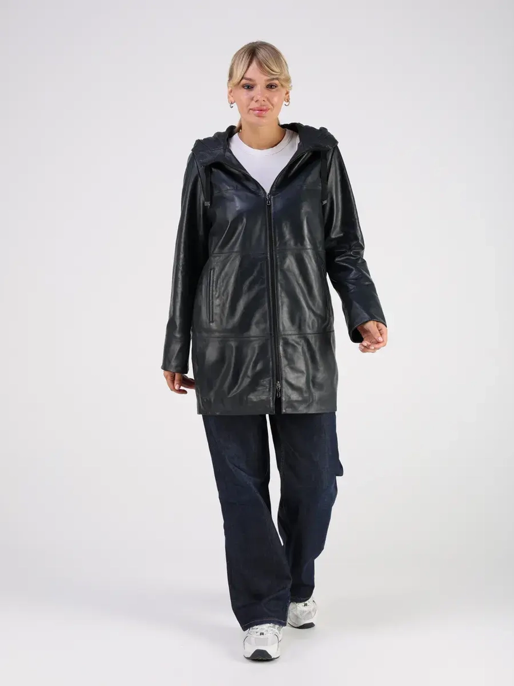 Кожаная куртка демисезонная с капюшоном длинная