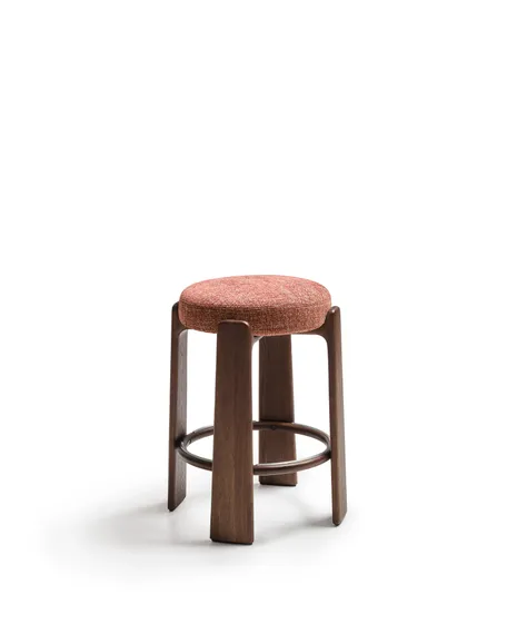 Granite Полубарный табурет из терракотового шенилла и массива ясеня в отделке орех 65 см