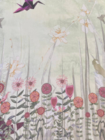 Вискоза жоржет пастельно-зеленая с разноцветным цветочным принтом и птичками