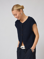 Жилет вязаный на пуговицах