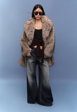 STRADIVARIUS Искусственная шуба стандартного кроя, каменный