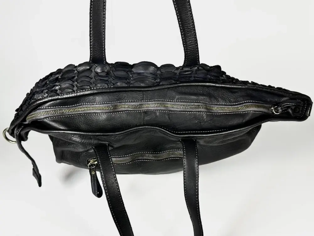 Женская большая плетеная сумка черного цвета