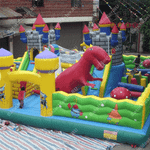 Большой надувной батут "Средневековье" 20*20*5 м