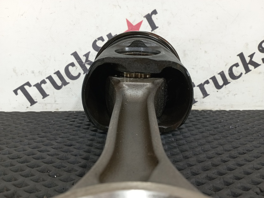 Поршень с шатуном