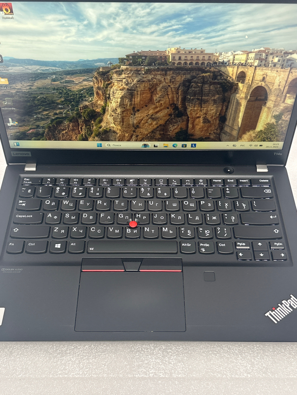Ноутбук Lenovo ThinkPad T14s (20T0001BRT) 14"/Intel Core i5 10210U/RAM 16 GB/SSD 512 GB/Intel UHD Graphics/1920x1080/IPS/Windows 11/Подсветка кл-ры: LED/черный. Состояние: Уценка/большой след. на матрице от клавиатуры