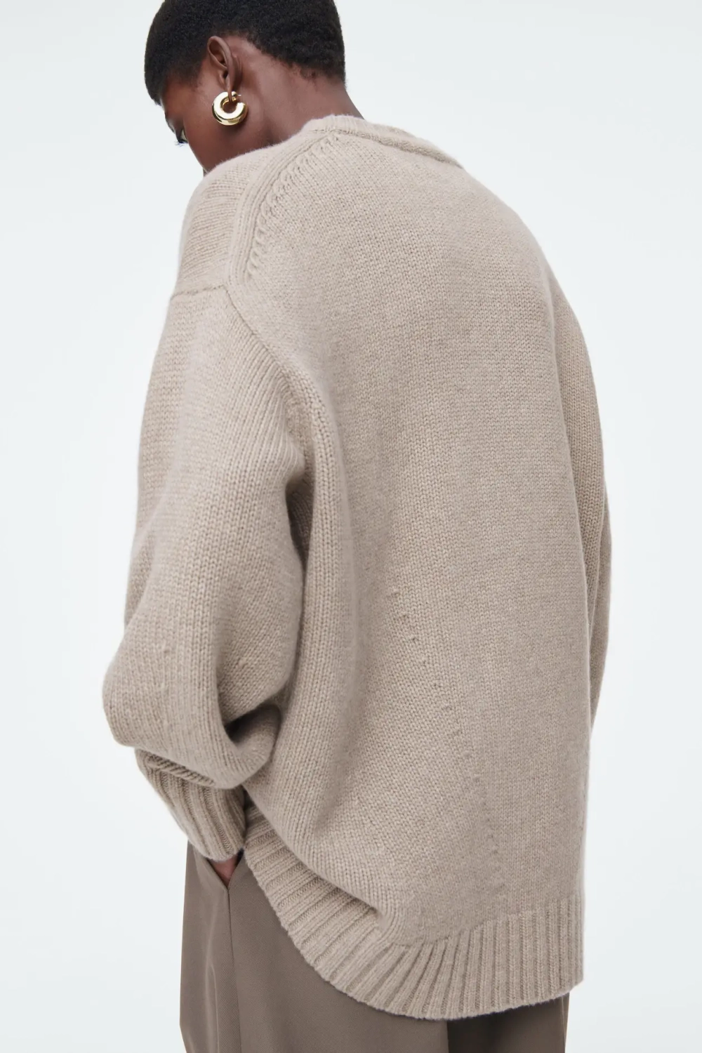 COS КАШЕМИРОВЫЙ СВИТЕР ГРУБОЙ ВЯЗКИ, БЕЖЕВЫЙ