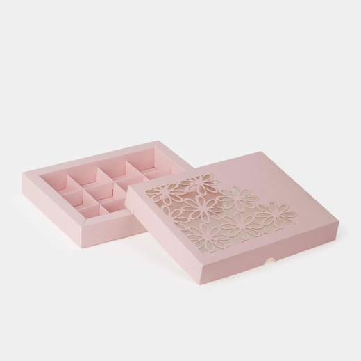 РОЗОВЫЙ Коробка для 12 конфет с окном "Ромашка"