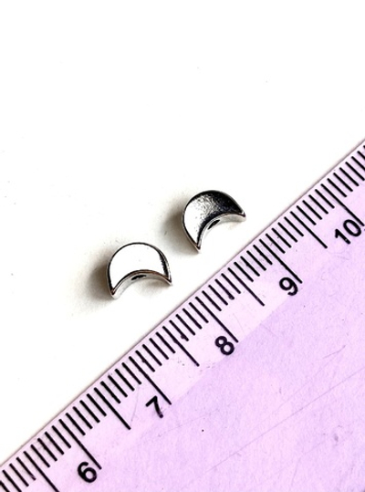 8054-р Ювелирная бусина "Месяц", отверстие посередине, 8*5 мм, родий