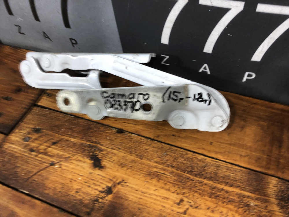 Петля крышки багажника левая Chevrolet Camaro 6 15-22 Б/У Оригинал 84045963
