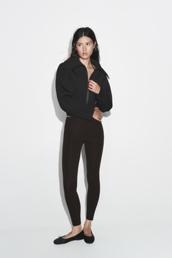 ZARA ПРИТАЛЕННАЯ КУРТКА ИЗ НЕОПРЕНА, ЧЕРНЫЙ