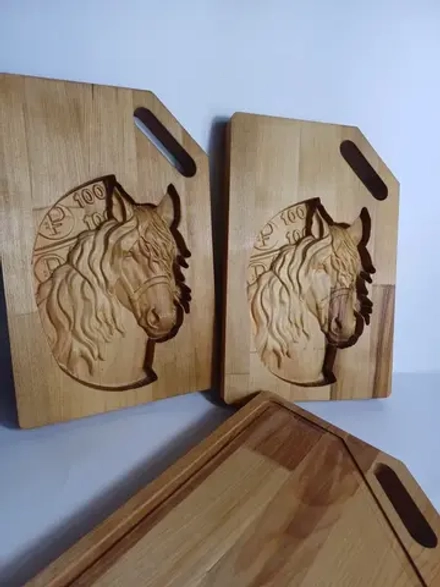 Подарочная разделочная доска "Денежная лошадь" 28,5*19см