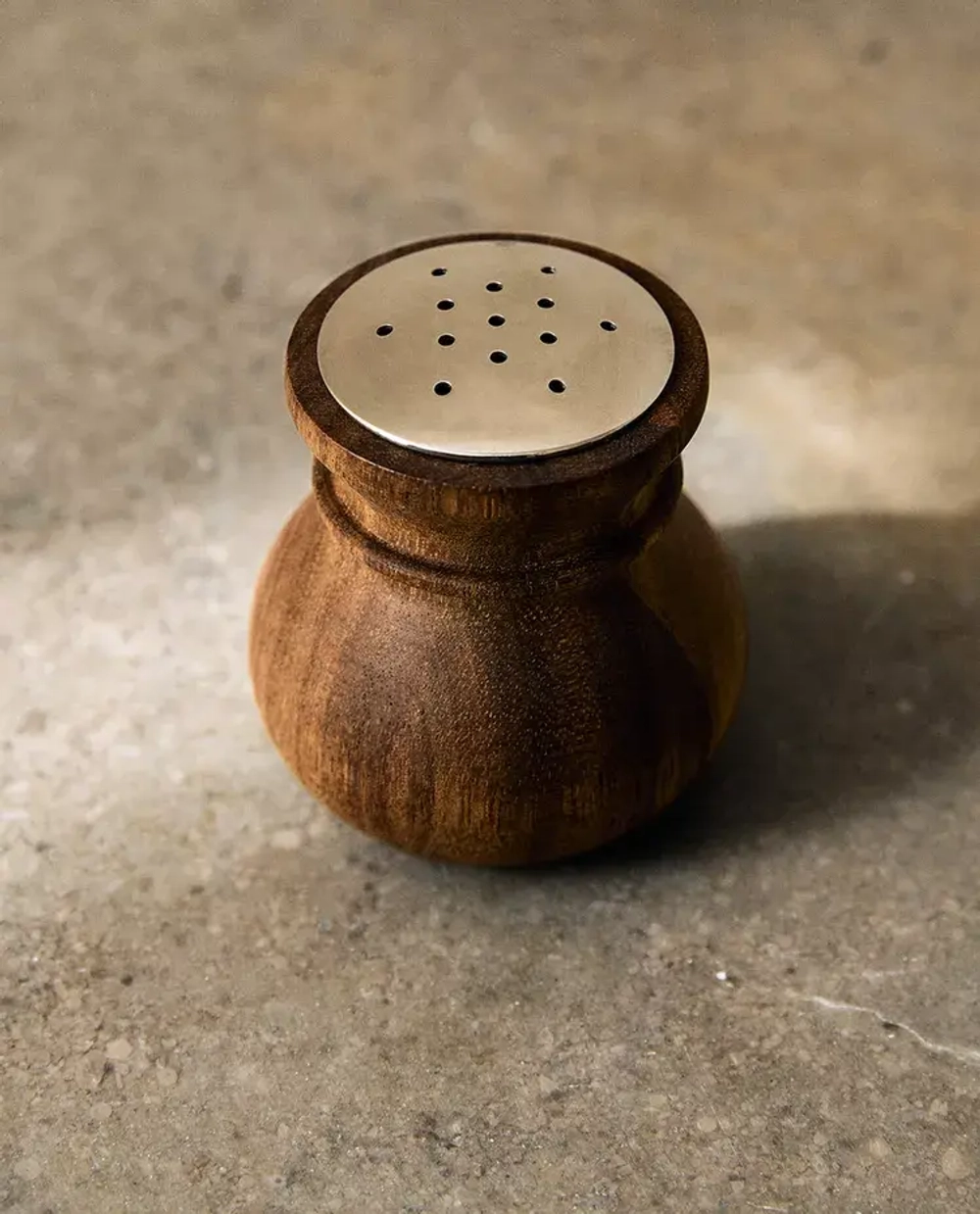 ZARA HOME ДЕРЕВЯННАЯ СОЛОНКА, СВЕТЛО-БЕЖЕВЫЙ