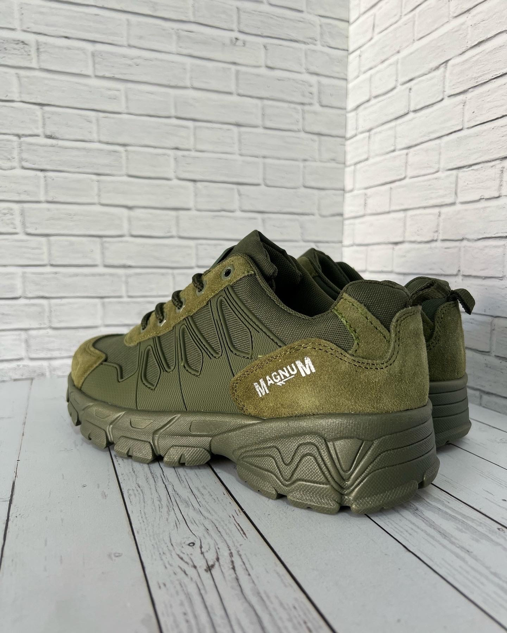 Треккинговые кроссовки Magnum / олива замша