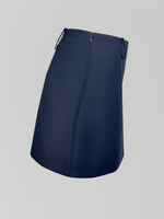 Костюм 66282 из пиджака с накладными карманами и короткой юбки с нашивкой