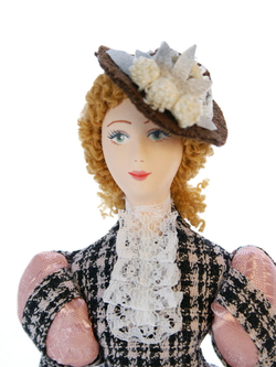 Кукла коллекционная в дневном женском костюме нач. 20 века