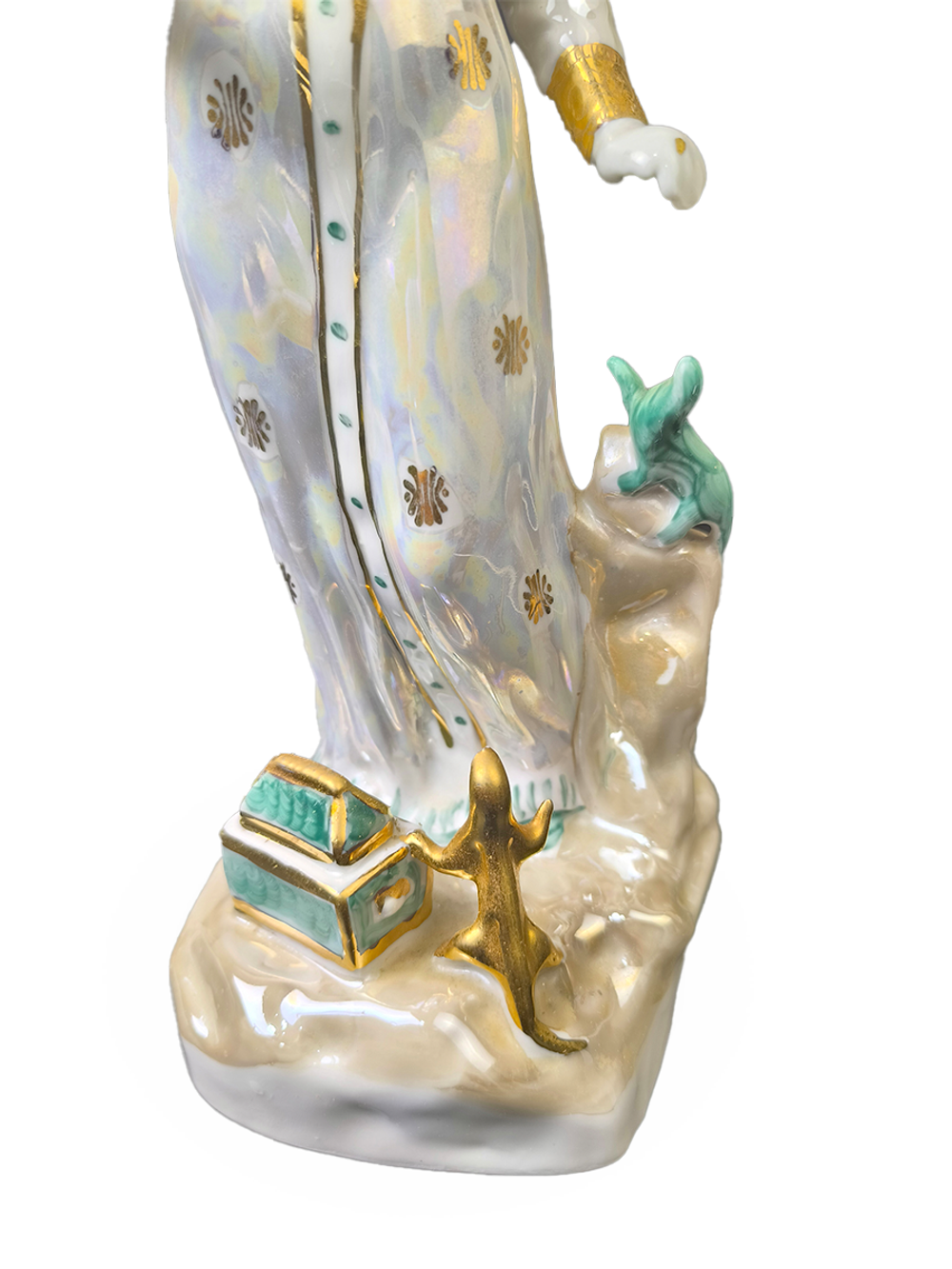 Фарфоровая статуэтка "Дары хозяйки Медной горы" (Дулево)