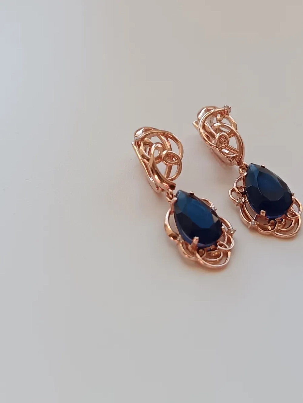 Серьги серебряные с корундом "сапфир"