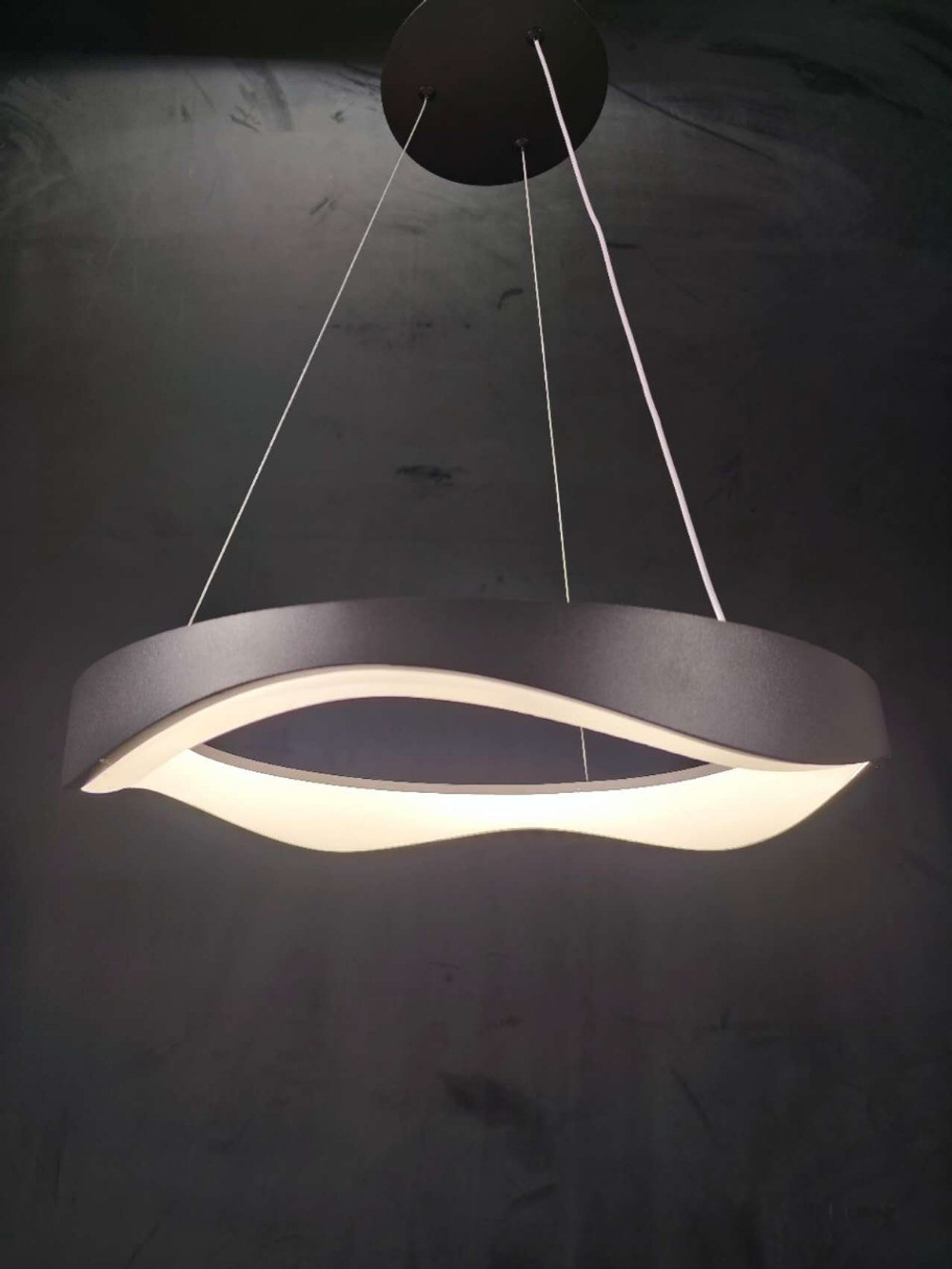 Люстра подвесная светодиодная Lanbos Melty, 120 Вт LED, до 25 кв м, черная