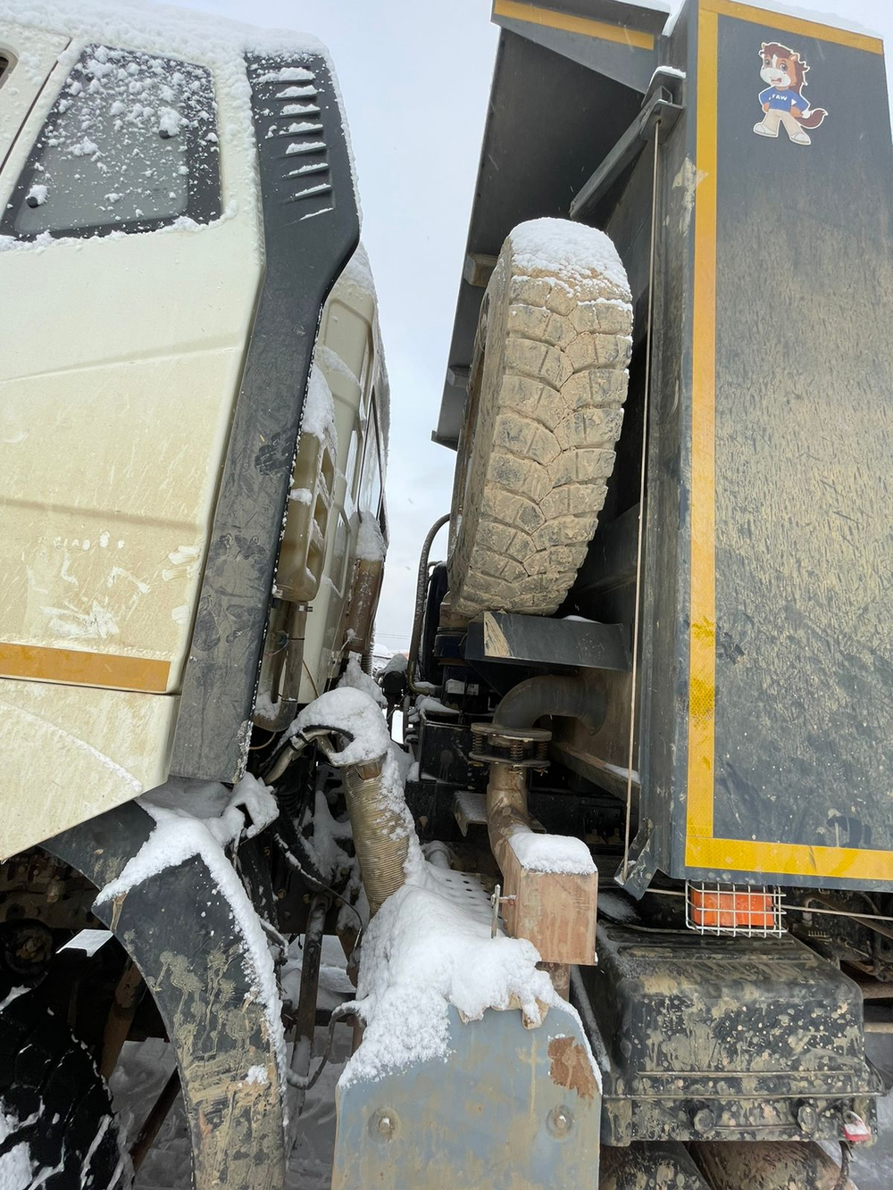 FAW J6 6x6 Самосвал CA3250P66K24L1TE5 (Дизельный, 11,1 л, 420 л.с., МТ)