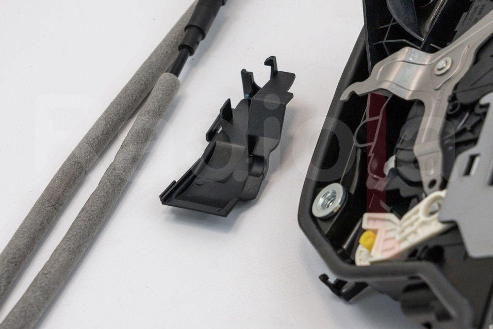 Автоматические доводчики на 4 двери для BMW 1/2/8 серии X1/X2/X3/X4 2014-2023 - Radiola RDL-SAA-Z04