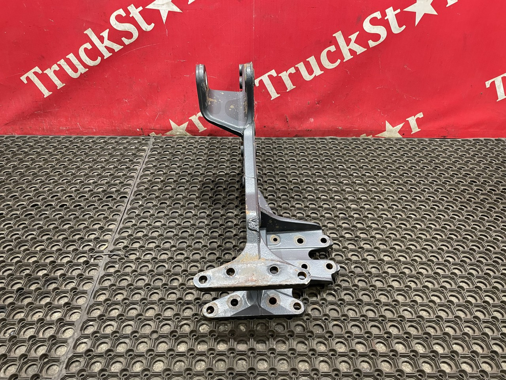 Кронштейн рессоры передней правый 2018г.