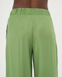 Широкие брюки с эластичным поясом из модала