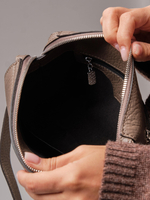 Женская сумка кросс-боди Azaro тауп соло