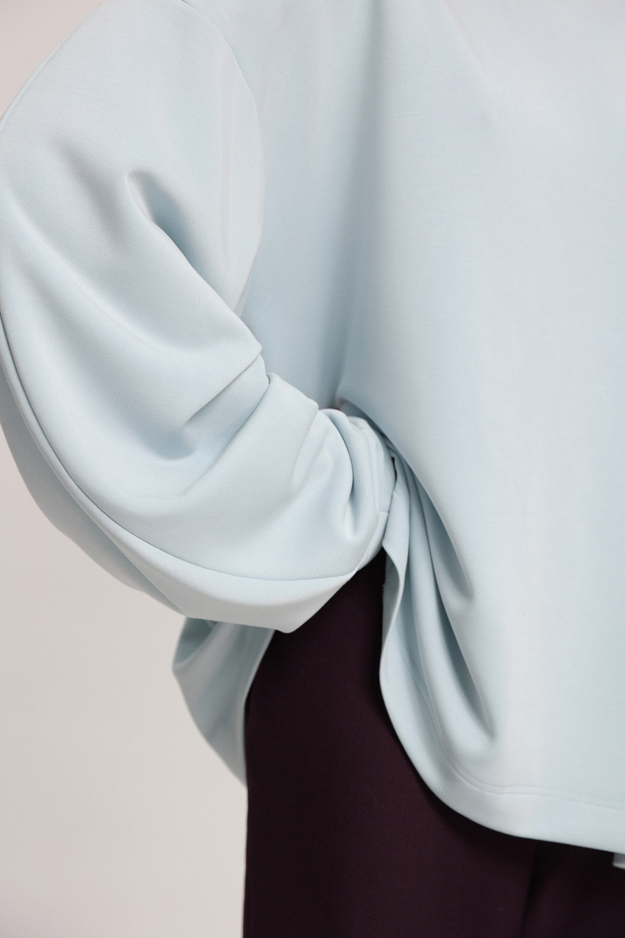 Лонгслив с округлым рукавом