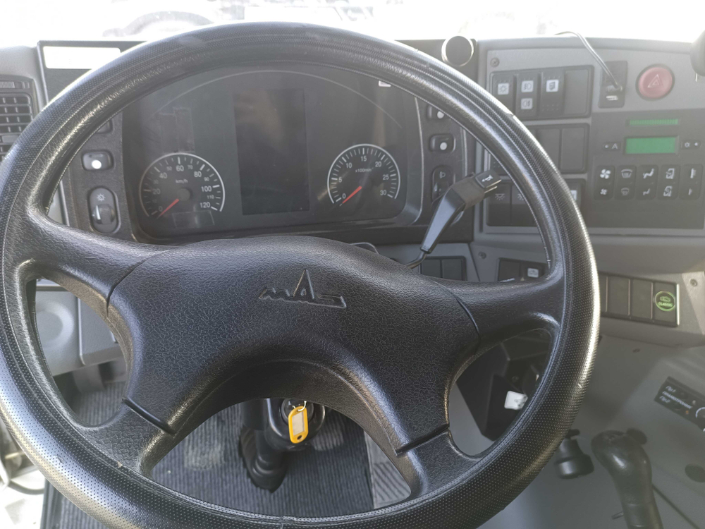 МАЗ 5440 4x2 Седельный тягач 544028-570-031 (Дизельный, 11,6 л, 423 л.с., МТ)