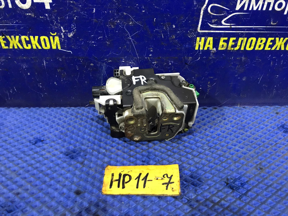 Замок двери передней правой NISSAN PRIMERA 1998