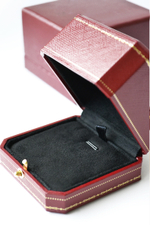 Футляр с оклейкой серии «СЕРДЦЕЕДКА» для подвески