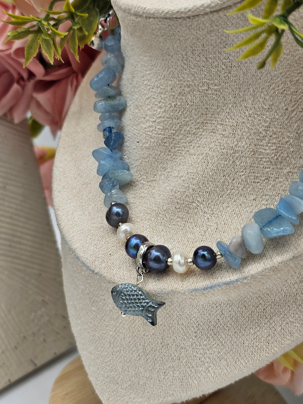 Колье ручной работы из речного жемчуга и аквамарина "Рыбка"