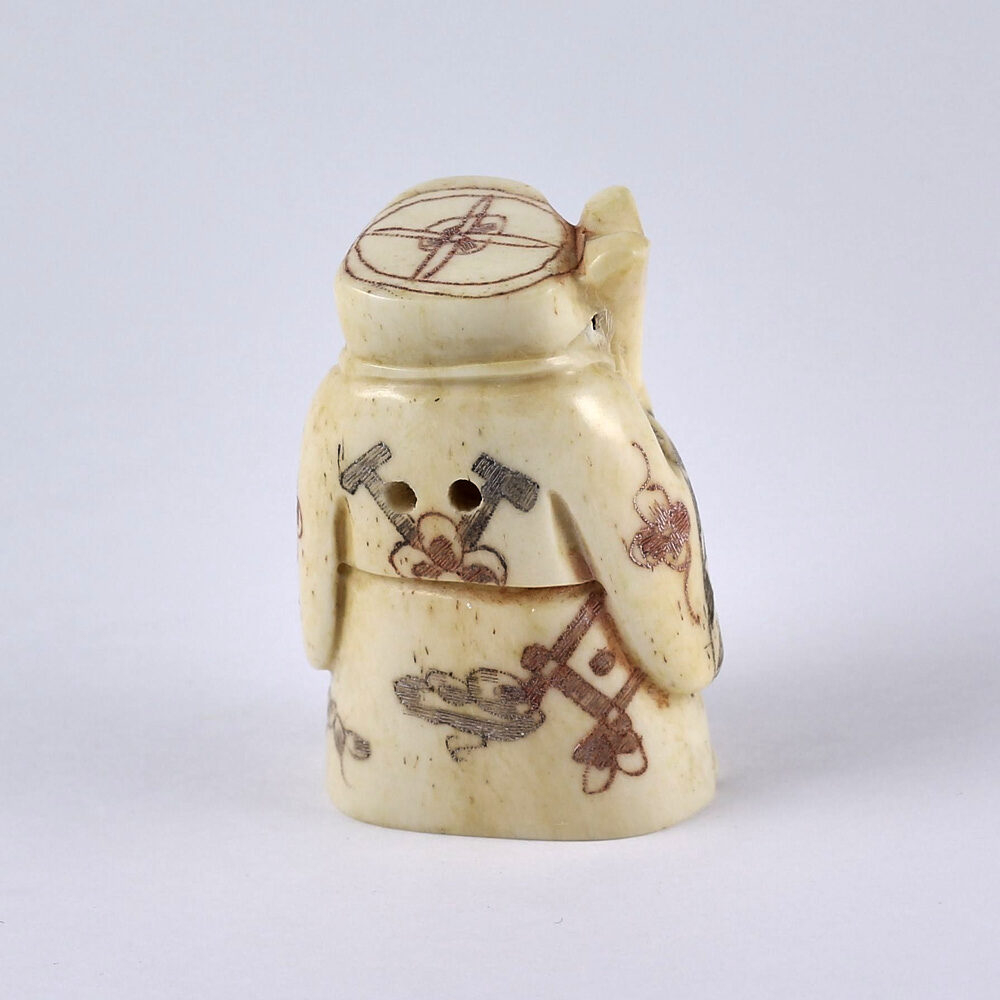 Нэцкэ Дзюродзин с посохом и волшебным веером