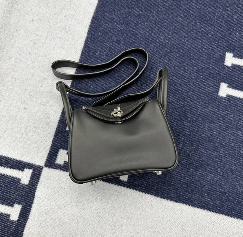 Сумка Hermes Lindy Noir Palladium Hardware