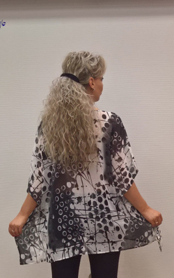 Пончо-туника черно-белой расцветки