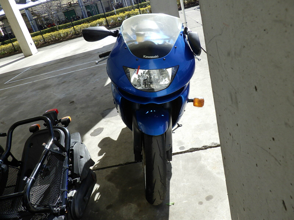 Kawasaki Ninja ZX-9R 041682