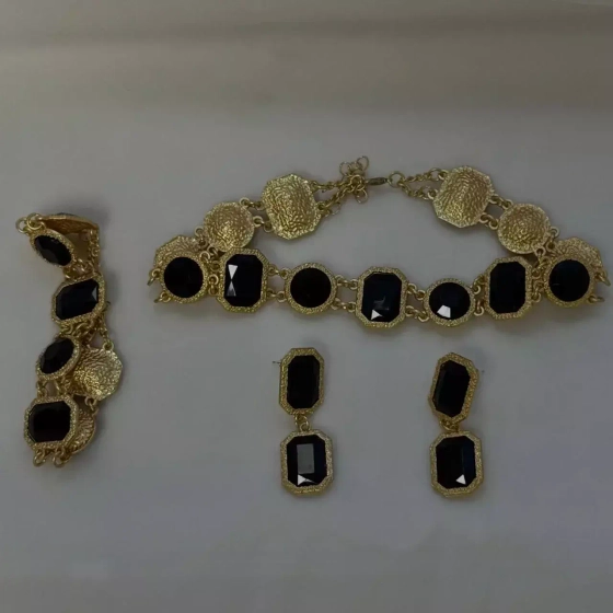 Колье под золото с черным литьем